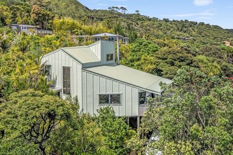 Photo of property in 117 Seaview Road, Piha, New Lynn, 0772