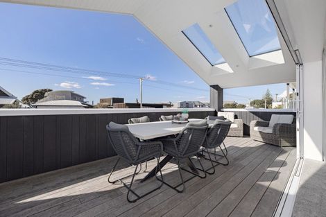 Photo of property in 112 Karewa Parade, Papamoa Beach, Papamoa, 3118