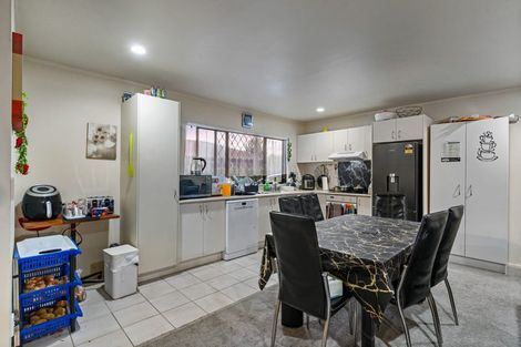 Photo of property in 11e Sturges Road, Henderson, Auckland, 0612