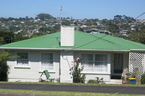 Photo of property in 4 Scarboro Terrace, Murrays Bay, Auckland, 0630