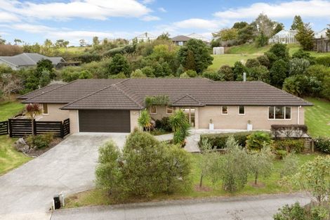 Photo of property in 24 Gavinike Place, Waimauku, 0812