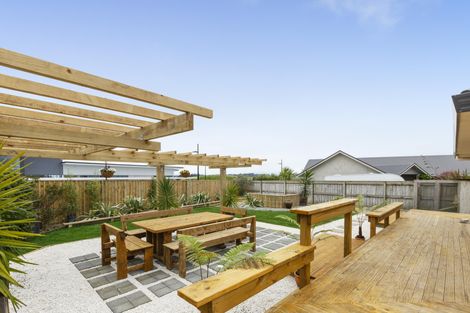 Photo of property in 9 Ron Place, Fitzherbert, Palmerston North, 4410