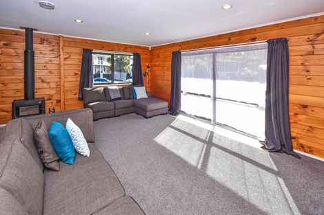 Photo of property in 16 Pinehurst Place, Wattle Downs, Auckland, 2103