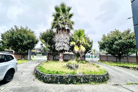 Photo of property in 54 Colwill Road, Massey, Auckland, 0614