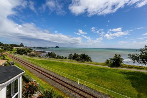 Photo of property in 1 Kawaroa Lane, New Plymouth, 4310