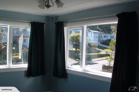 Photo of property in 24 Black Rock Road, Newlands, Wellington, 6037