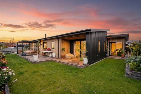 Photo of property in 3 Mount Prospect Lane, Wanaka, 9305