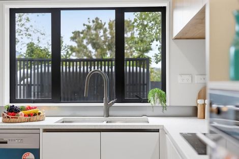 Photo of property in 2/7 Tapu Road, Huapai, Kumeu, 0810