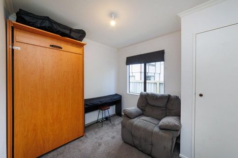 Photo of property in 27 Newton Place, Westbrook, Palmerston North, 4412