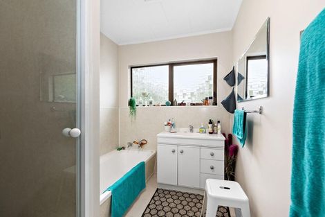 Photo of property in 1612a Great North Road, Waterview, Auckland, 1026