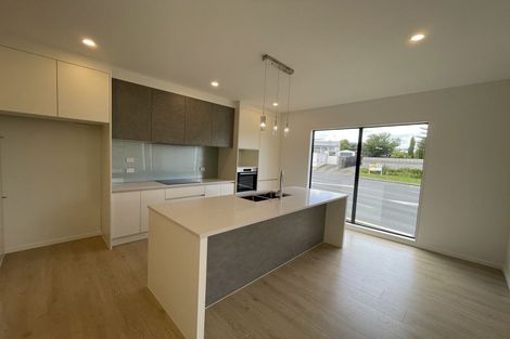 Photo of property in 1/11 Oteha Valley Road, Northcross, Auckland, 0632