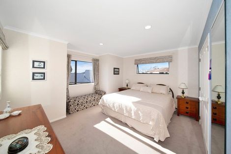 Photo of property in 12 Taylor Place, Merrilands, New Plymouth, 4312