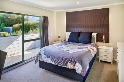 Photo of property in 28 Saunders Close, Whitby, Porirua, 5024