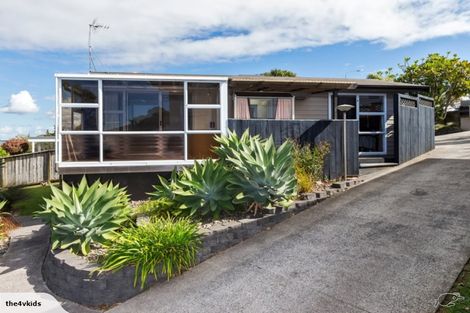 Photo of property in 76a Bradbury Road, Botany Downs, Auckland, 2010