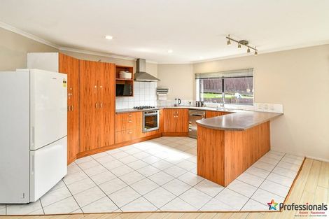 Photo of property in 36 Piper Place, Goodwood Heights, Auckland, 2105