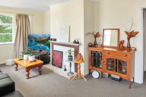 Photo of property in 10 Easton Street, Foxton, 4814