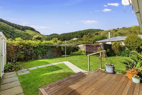 Photo of property in 10 Peckham Grove, Tawa, Wellington, 5028