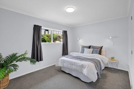 Photo of property in 10 Fairview Place, Westown, New Plymouth, 4310