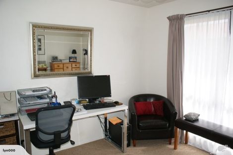 Photo of property in 20 Taupata Street, Redcliffs, Christchurch, 8081