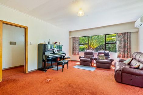 Photo of property in 15 Heretaunga Square, Silverstream, Upper Hutt, 5019