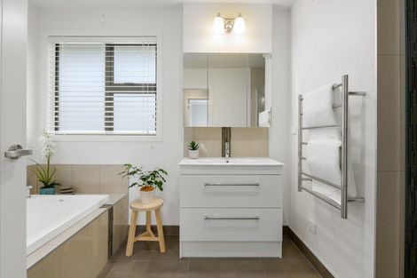 Photo of property in 23 Mike Smith Drive, Cambridge, 3434