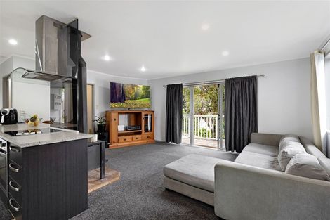 Photo of property in 11 Temuri Place, Glendene, Auckland, 0602