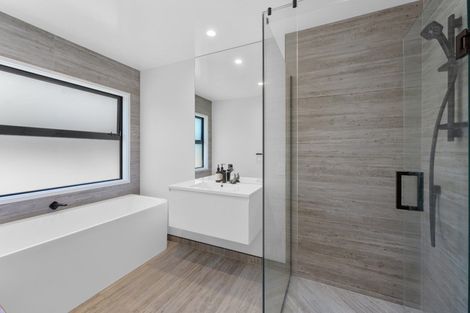 Photo of property in 18 Kotare Drive, Waiwhakaiho, New Plymouth, 4312