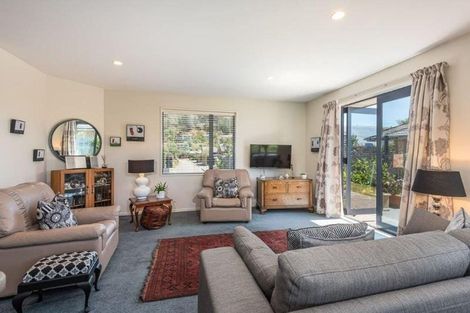 Photo of property in 19 Hamlet Lane, Heathcote Valley, Christchurch, 8022