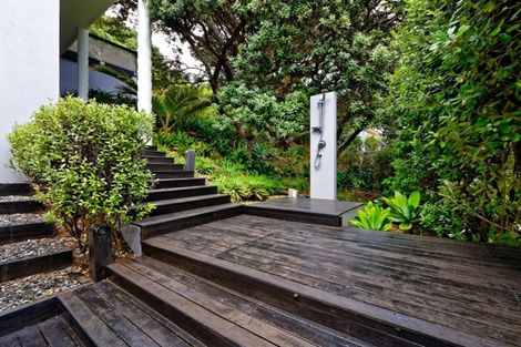 Photo of property in 87 Marine Parade North, Piha, 0772
