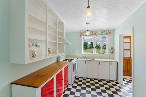 Photo of property in 103a Waikawa Beach Road, Manakau, Levin, 5573