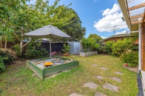 Photo of property in 1/11 Javelin Place, West Harbour, Auckland, 0618