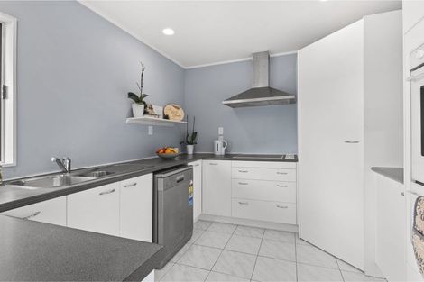 Photo of property in 35 Rifleman Rise, Unsworth Heights, Auckland, 0632