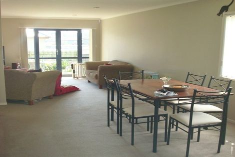 Photo of property in 3 Vicente Place, Oteha, Auckland, 0632