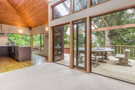 Photo of property in 409 Titirangi Road, Titirangi, Auckland, 0604