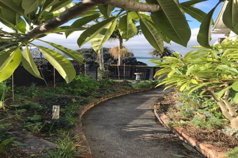 Photo of property in 15 Old Lake Road, Narrow Neck, Auckland, 0624