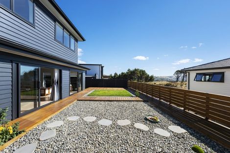 Photo of property in 8 Boeing Way, Newlands, Wellington, 6037