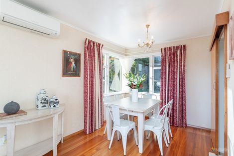Photo of property in 19 Omega Street, Newlands, Wellington, 6037