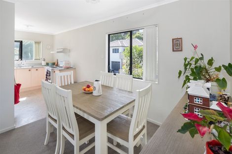 Photo of property in 10a Ted Gilberd Place, Newlands, Wellington, 6037