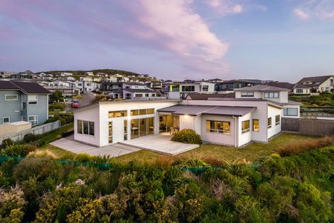 Photo of property in 15 Sue Dow Lane, Aotea, Porirua, 5024