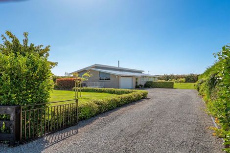 Photo of property in 14 Whitcombe Place, Darfield, 7571