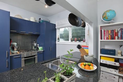 Photo of property in Illawarra Flats, 10/6 Brighton Road, Parnell, Auckland, 1052