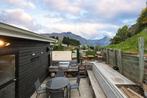 Photo of property in 20 Greenstone Place, Fernhill, Queenstown, 9300