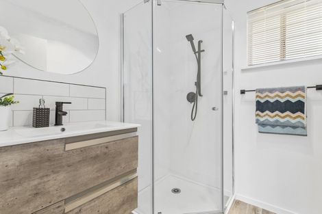 Photo of property in 2/25 Pinedale Place, Henderson, Auckland, 0610