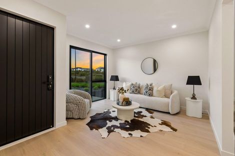 Photo of property in 32 Catalina Avenue, Rosehill, Papakura, 2113
