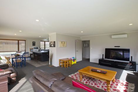 Photo of property in 4 Angelina Way, Kelvin Grove, Palmerston North, 4414