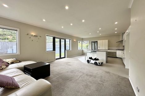 Photo of property in 11 Cottle Heath Close, Manor Park, Lower Hutt, 5019