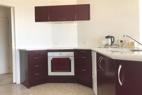 Photo of property in 5 Shearwater Rise, Rothesay Bay, Auckland, 0630