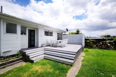 Photo of property in 15 Kelman Road, Kelston, Auckland, 0602