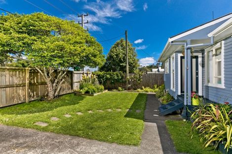 Photo of property in 16 Woodglen Road, Glen Eden, Auckland, 0602