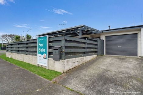 Photo of property in 1 Dunk Place, Milson, Palmerston North, 4414